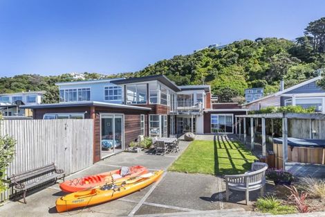 Photo of property in 273 Queens Drive, Lyall Bay, Wellington, 6022