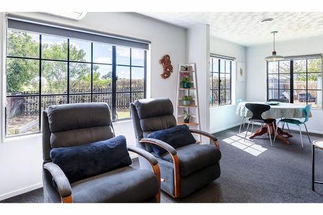 Photo of property in 7 Imperial Place, Henderson, Auckland, 0612