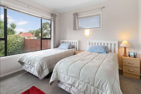 Photo of property in 14 Peachgrove Road, Te Atatu Peninsula, Auckland, 0610