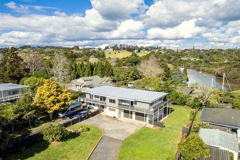 Photo of property in 35 Kemp Road, Massey, Auckland, 0614
