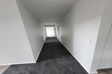 Photo of property in 17 Rewarewa Way, Timberlea, Upper Hutt, 5018
