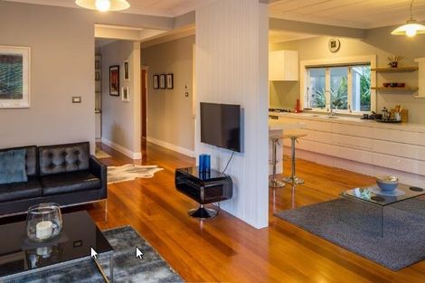 Photo of property in 102 The Parade, Island Bay, Wellington, 6023