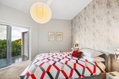 Photo of property in 7 Promontory Crescent, Newlands, Wellington, 6037