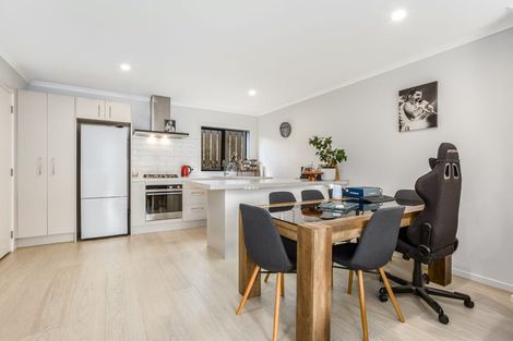 Photo of property in 9u7 Surrey Street, Tawa, Wellington, 5028