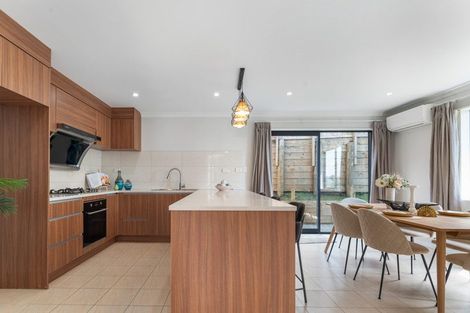 Photo of property in 34a Sovereign Place, Glenfield, Auckland, 0629