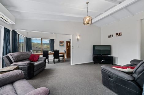Photo of property in 43 Franklyn Road, Tawa, Wellington, 5028