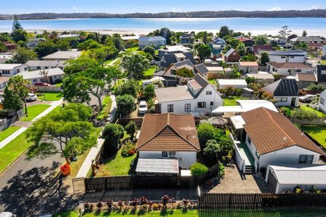 Photo of property in 1/14 Compass Place, Te Atatu Peninsula, Auckland, 0610