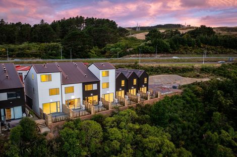 Photo of property in 84 Ara Paiwhenua, Tawa, Wellington, 5028