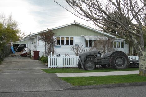 Photo of property in 32 Jellicoe Street, Greytown, 5712