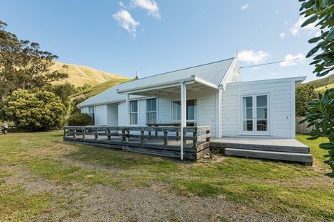 Photo of property in 8 Shoal Beach Road, Aramoana, Omakere, 4271