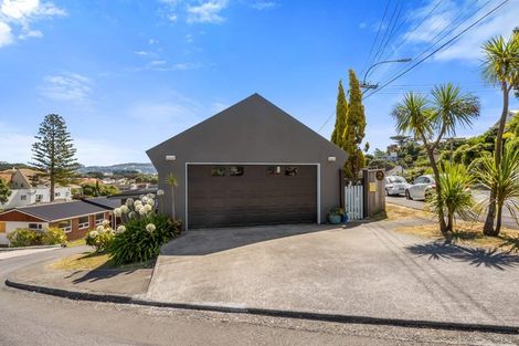 Photo of property in 2b Cherry Grove, Strathmore Park, Wellington, 6022
