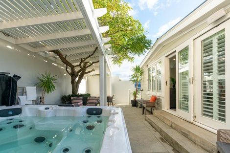 Photo of property in 48 Mcfarlane Street, Mount Victoria, Wellington, 6011