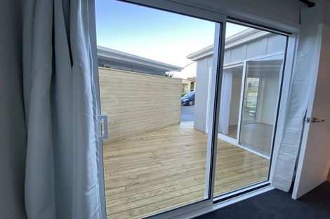 Photo of property in 8a Moera Place, Stanmore Bay, Whangaparaoa, 0932