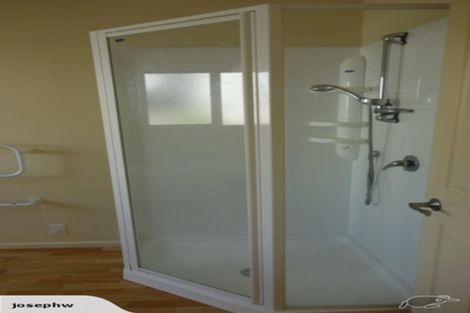 Photo of property in 6b Kinapori Terrace, Newlands, Wellington, 6037