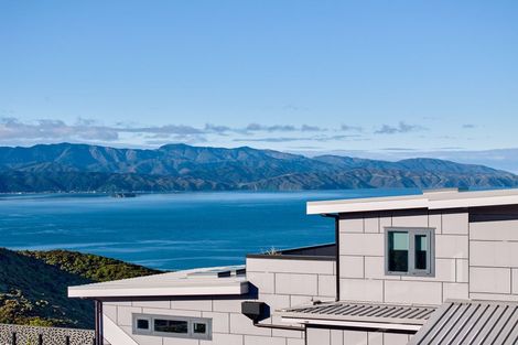 Photo of property in 33 Grumman Lane, Newlands, Wellington, 6037