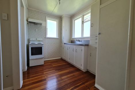 Photo of property in 8 Davidson Crescent, Tawa, Wellington, 5028