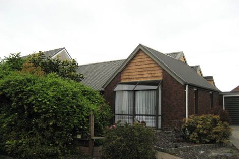 Photo of property in 5 Derenzy Place, Avonhead, Christchurch, 8042