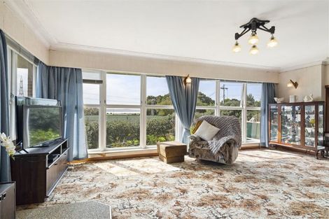 Photo of property in 84 Royal View Road, Te Atatu South, Auckland, 0610