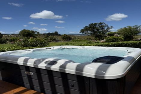 Photo of property in 31 Oakpark Place, West Harbour, Auckland, 0618