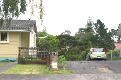 Photo of property in 19 Hellyers Street, Birkdale, Auckland, 0626