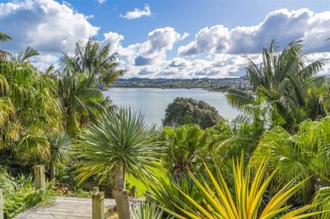 Photo of property in 40 Pohutukawa Avenue, Red Beach, 0932