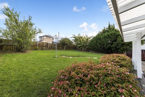 Photo of property in 21 Arlette Place, Massey, Auckland, 0614