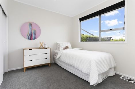 Photo of property in 19 Roick Parade, Glen Eden, Auckland, 0602