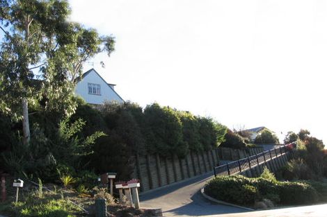 Photo of property in 8a Dalefield Drive, Cashmere, Christchurch, 8022