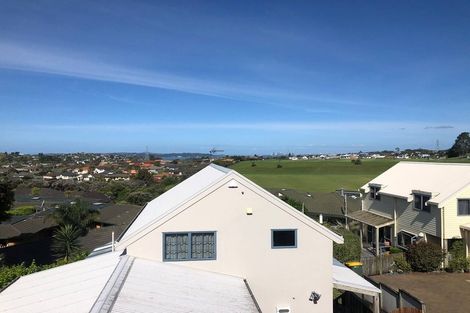 Photo of property in 9/485 Don Buck Road, Massey, Auckland, 0614