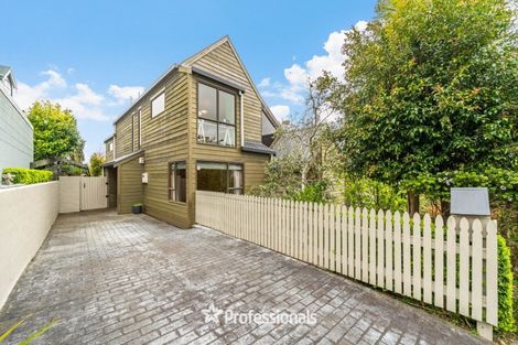 Photo of property in 6 Cassis Place, Crofton Downs, Wellington, 6035