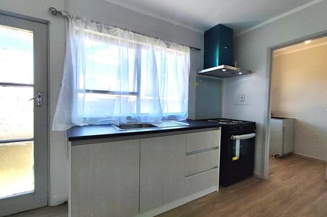 Photo of property in 2 Paton Avenue, Te Atatu South, Auckland, 0610