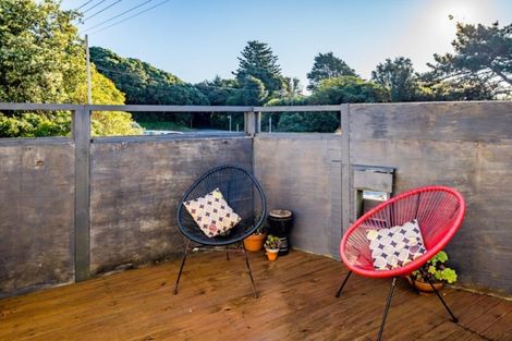 Photo of property in 2 Te Pari Pari Road, Pukerua Bay, 5026