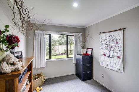 Photo of property in 17 Newbury Place, Taradale, Napier, 4112