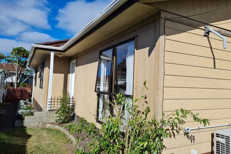 Photo of property in 2/321 Weymouth Road, Weymouth, Auckland, 2103