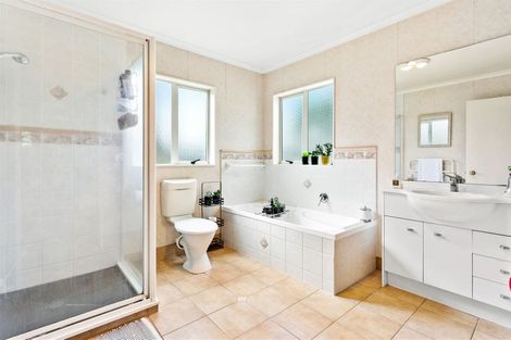 Photo of property in 15 Huntaway Lane, Te Atatu Peninsula, Auckland, 0610