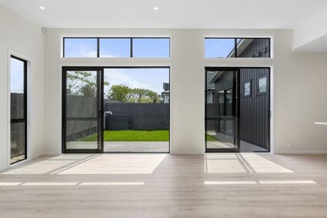 Photo of property in 10 Oyster Drive, Whenuapai, 0618