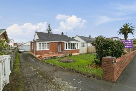 Photo of property in 3154 Great North Road, New Lynn, Auckland, 0600