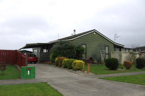 Photo of property in 6 Gladys Place, Kelvin Grove, Palmerston North, 4414