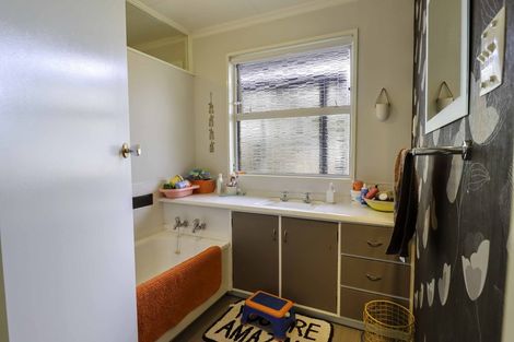 Photo of property in 31 Somerset Crescent, Highbury, Palmerston North, 4412