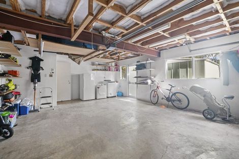 Photo of property in 35 Rifleman Rise, Unsworth Heights, Auckland, 0632