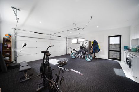 Photo of property in 8 Awakirihi Close, Shamrock Park, Auckland, 2016