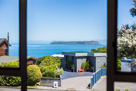 Photo of property in 30 The Track, Plimmerton, Porirua, 5026