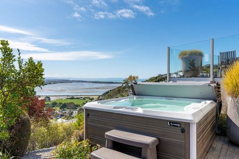 Photo of property in 1 Saint Remy Lane, Redcliffs, Christchurch, 8081