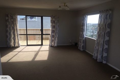 Photo of property in 18 Rice Crescent, Newlands, Wellington, 6037