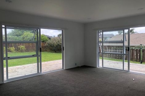 Photo of property in 7 Maroubra Place, Botany Downs, Auckland, 2010