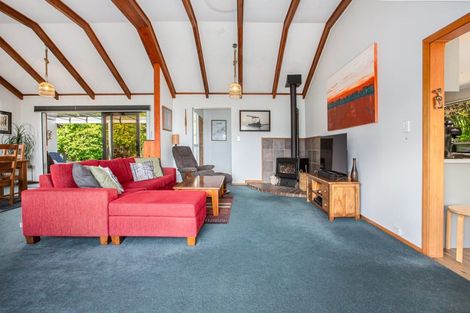 Photo of property in 104 Airlie Road, Plimmerton, Porirua, 5026