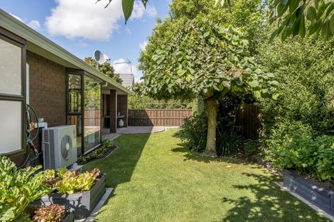 Photo of property in 2/9a Kingham Place, Avonhead, Christchurch, 8042