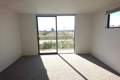 Photo of property in 28 Mount Creighton Crescent, Wanaka, 9305