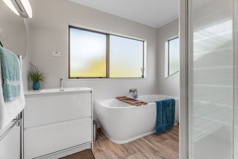 Photo of property in 11 Stevenson Way, Cockle Bay, Auckland, 2014