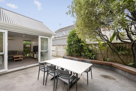 Photo of property in 36u9 Dee Street, Island Bay, Wellington, 6023